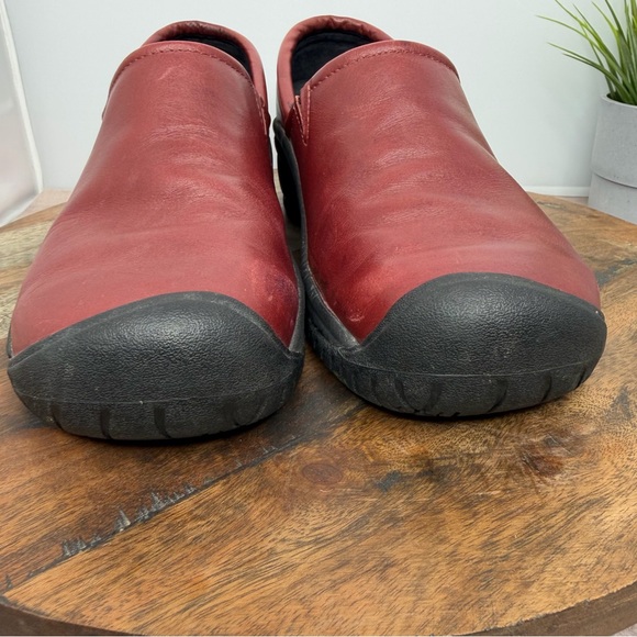 Keen Women’s Slip-On Leather Clogs in Burgundy - Size:9.5 - Picture 5 of 7